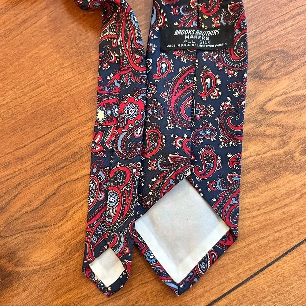 Brooks Brothers Makers Paisley Silk Tie – Classic Red Navy Vintage Preppy